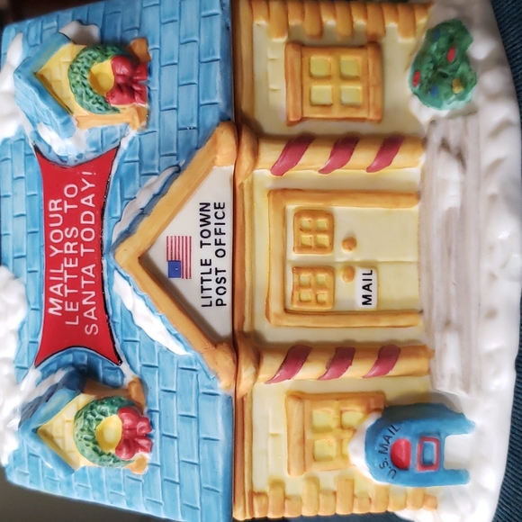 Vintage Ceramic Christmas post office building by figi's from 1998 - Picture 2 of 7